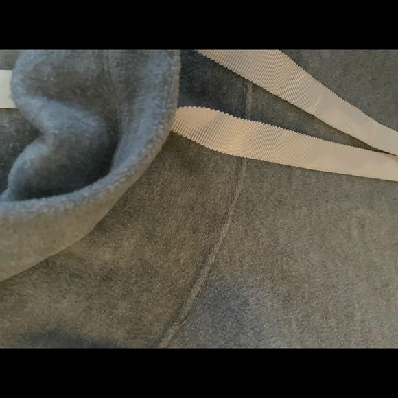 NWOT Lululemon grey soft fleece sweater Size 10 - Picture 4 of 5